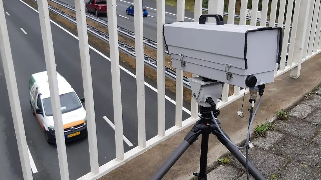 MONOcam-inside-the-police-van-1