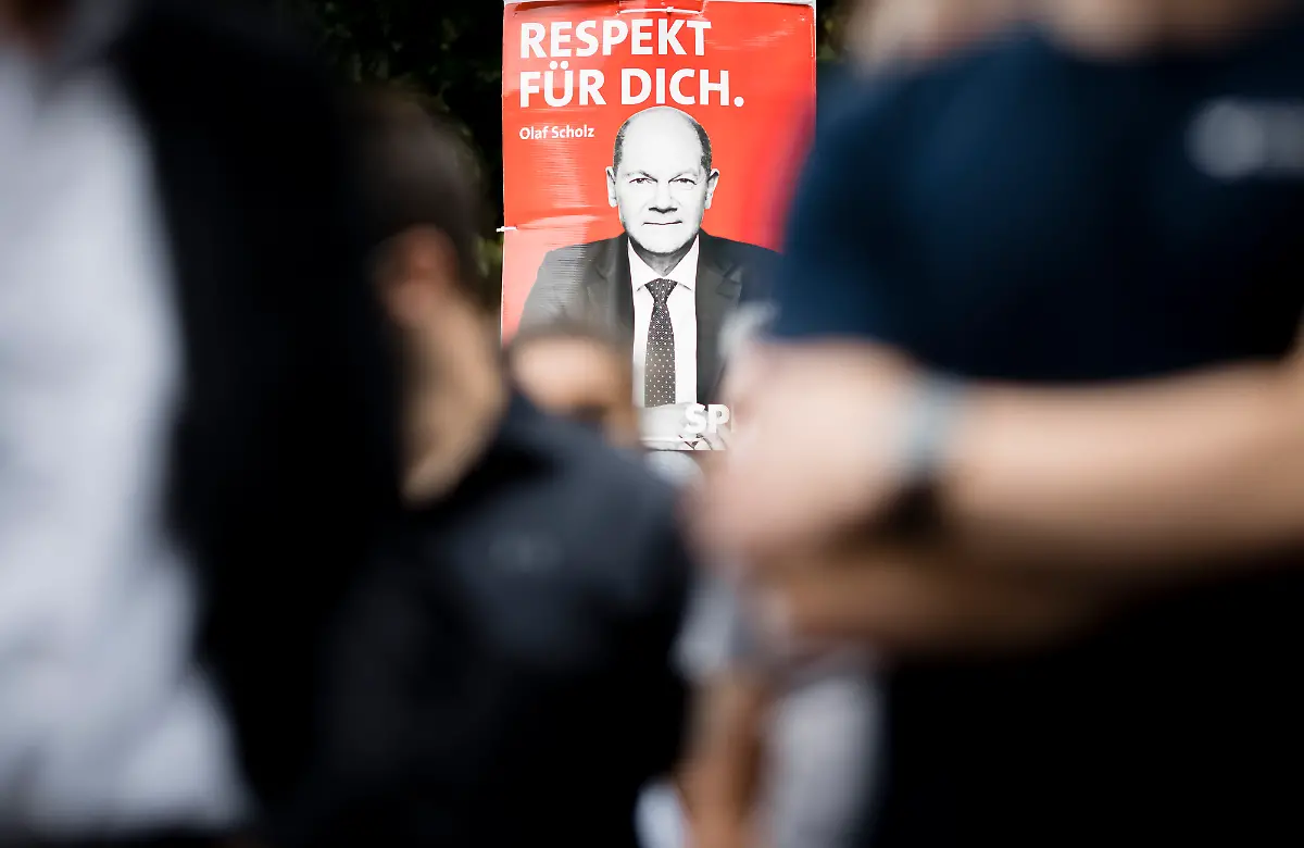 Alles-auf-rot-Die-SPD-setzt-voll-auf-ihren-Spitzenkandidaten-und-eine-klare-Ansprache