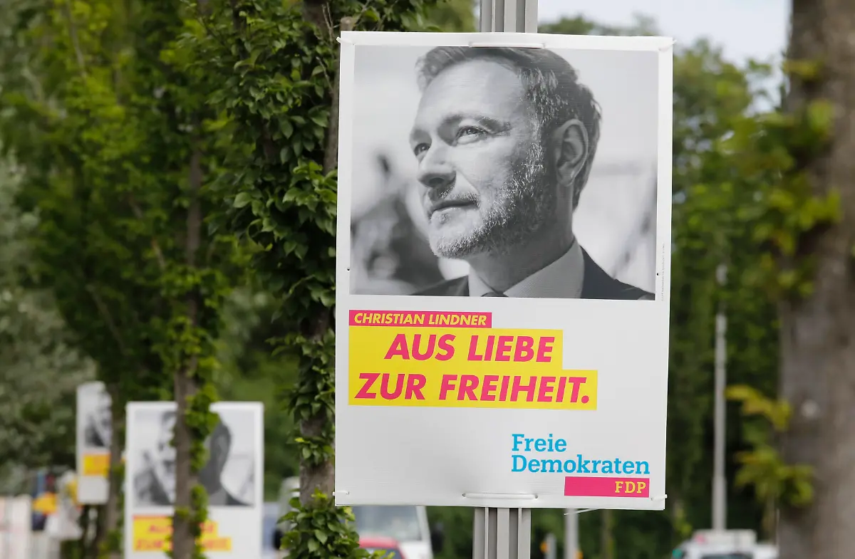 Aus-Liebe-zu-Lindner-Wie-auch-schon-vor-vier-Jahren-setzt-die-FDP-voll-auf-ihren-Parteivorsitzenden-Im-letzten-Wahlkampf-hat-diese-Strategie-immerhin-fast-elf-Prozent-gebracht