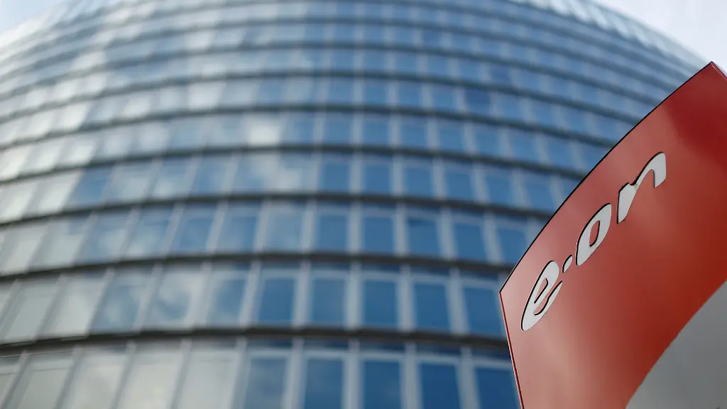 2021-04-22T000000Z-1842446556-RC2U0N9950IB-RTRMADP-3-BRITAIN-OFGEM-EON