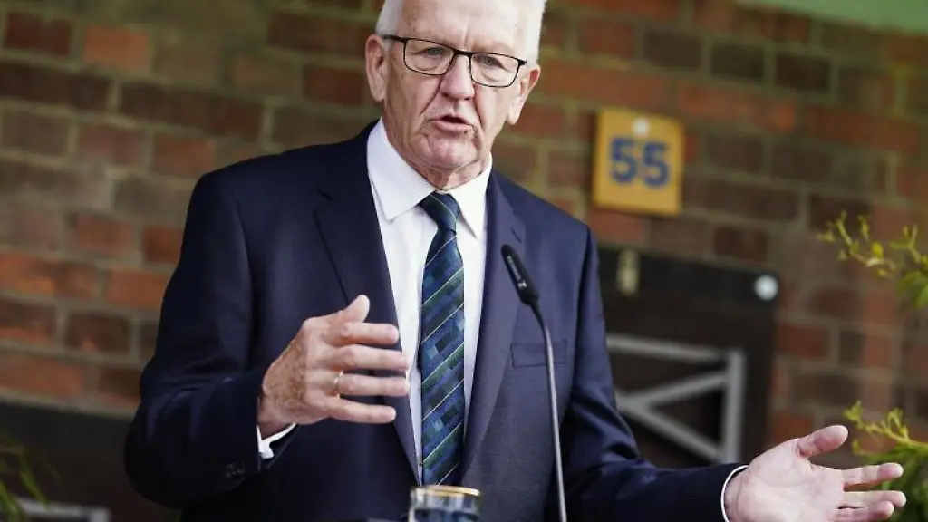 Winfried-Kretschmann-spricht-bei-einer-Veranstaltung-der-Gruenen
