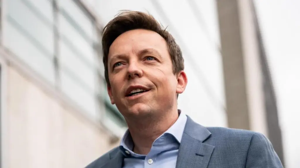 Tobias-Hans-CDU-vor-der-CDU-Parteizentrale-an