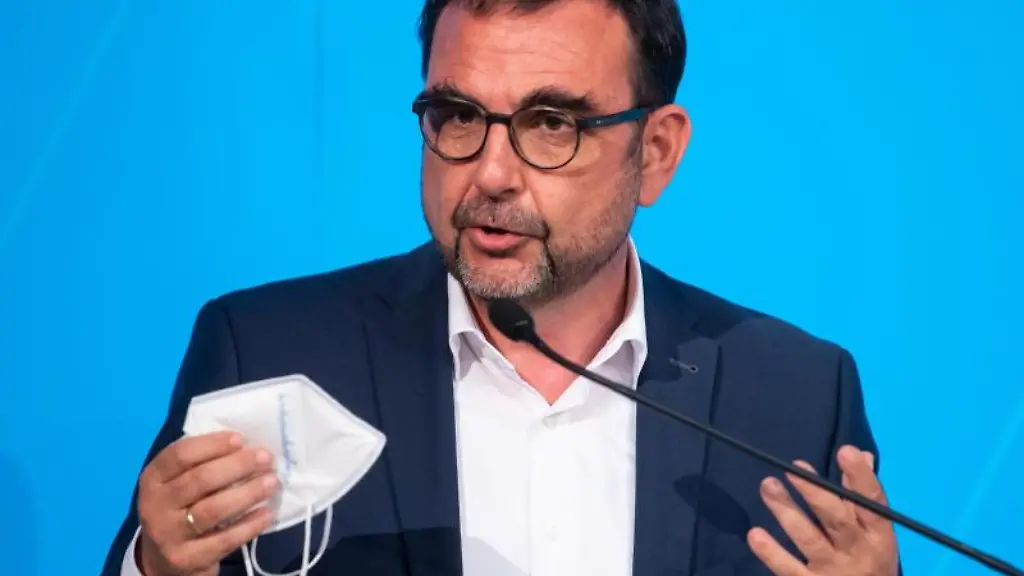 Klaus-Holetschek-CSU-nimmt-an-einer-Pressekonferenz-teil