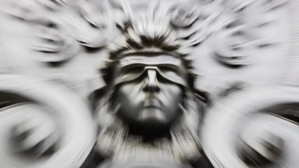 Eine-Figur-der-blinden-Justitia-an-der-Fassade-eines-Gerichts