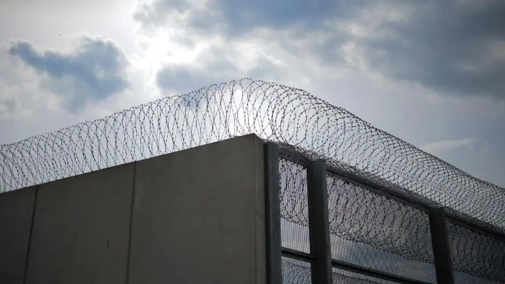 Der-Doppel-Metallzaun