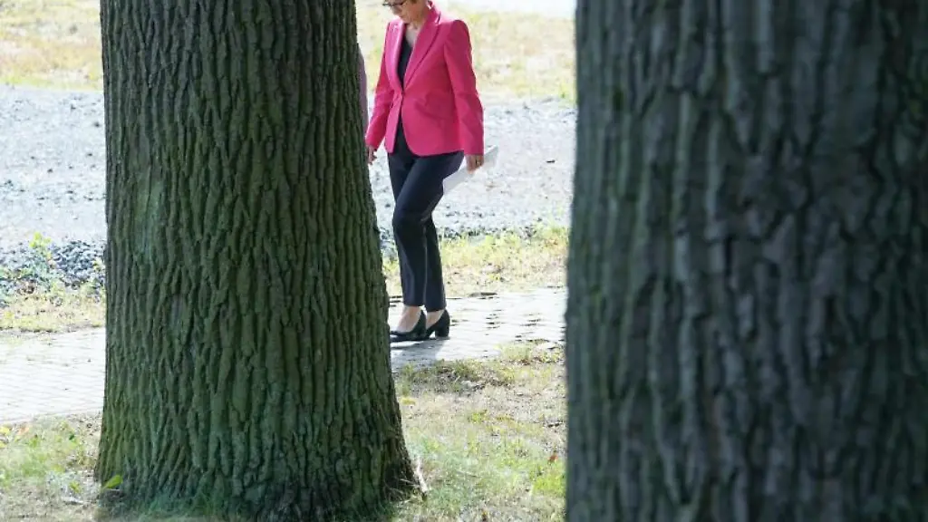 Annegret-Kramp-Karrenbauer-CDU-Bundesministerin-der-Verteidigung
