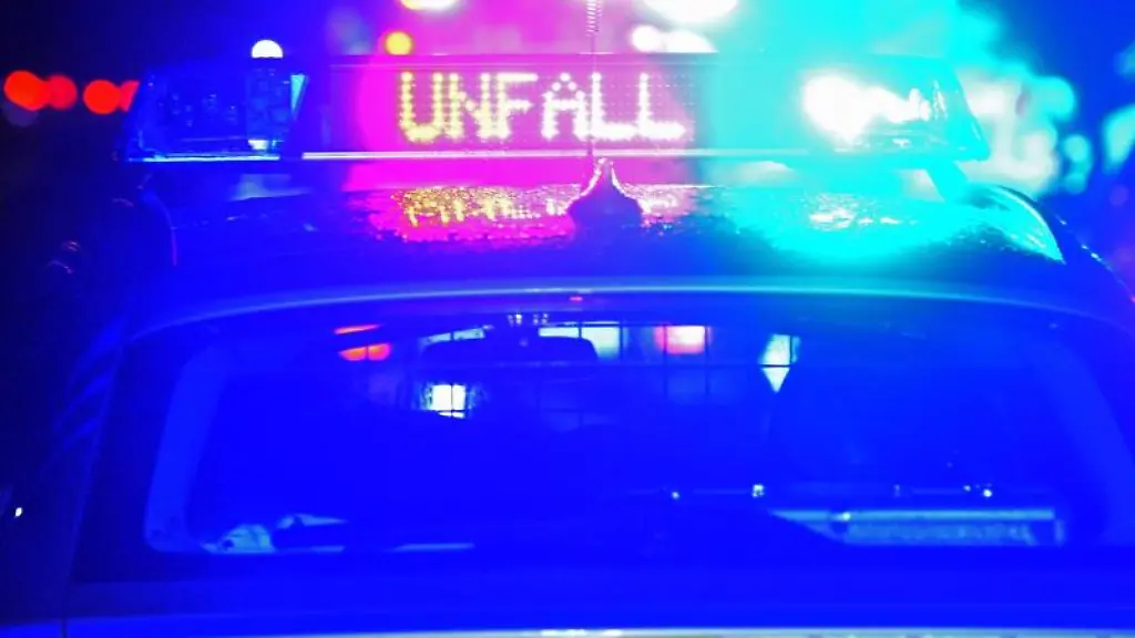 Polizei-Blaulicht-bei-Unfallaufnahme