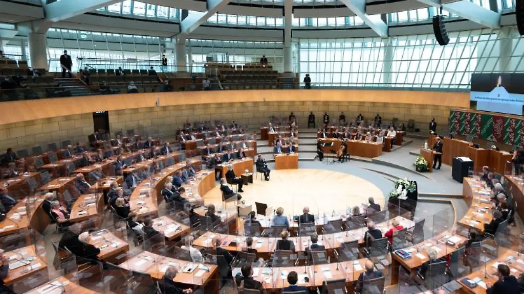 Das-Landesparlament-in-Duesseldorf