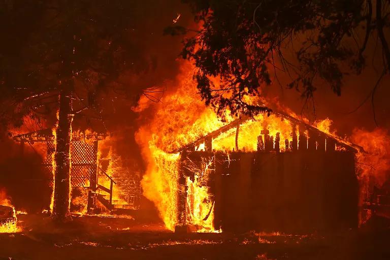 2021-08-05T222350Z-145948873-RC28ZO9EO1BP-RTRMADP-3-USA-WILDFIRES-CALIFORNIA