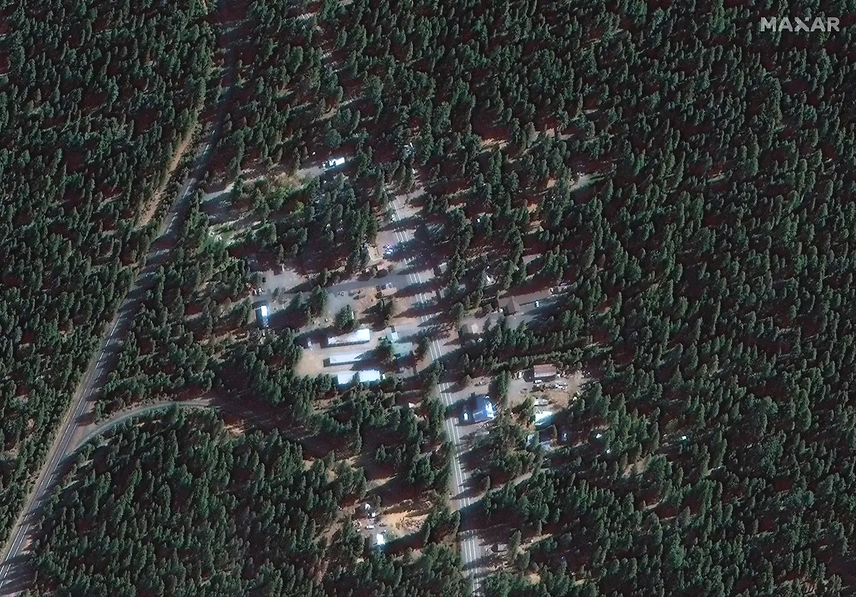 2021-08-09T042906Z-1221983917-RC281P9UTRS9-RTRMADP-3-USA-WILDFIRES-CALIFORNIA