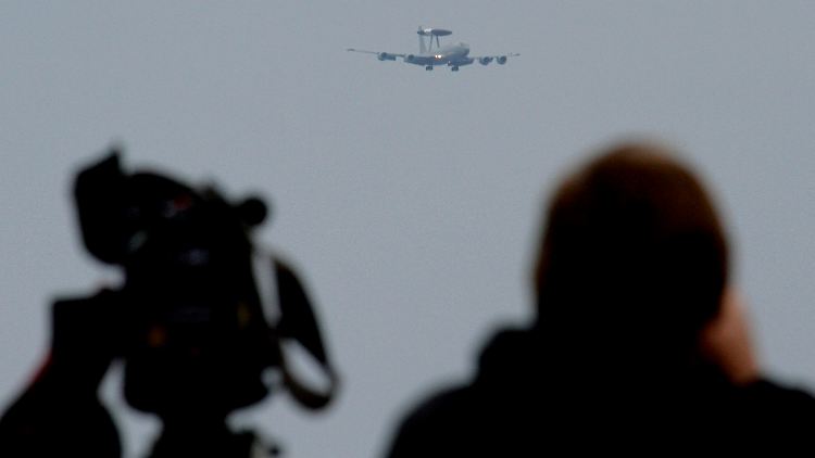 Eine britische Awacs-Maschine bei der Landung auf Zypern. Deutschland will die Verbündeten entlasten, die derzeit in Libyen engagiert sind.