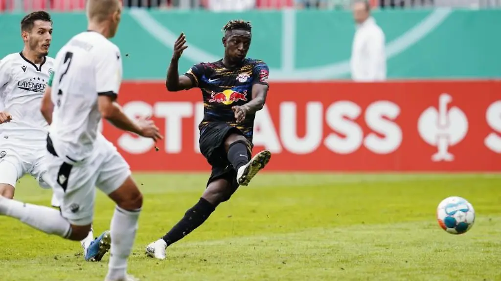 Leipzigs-Amadou-Haidara-schiesst-das-Tor-zum-0-2