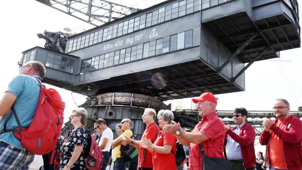 Teilnehmer-des-Aktionstags-der-IG-Bau