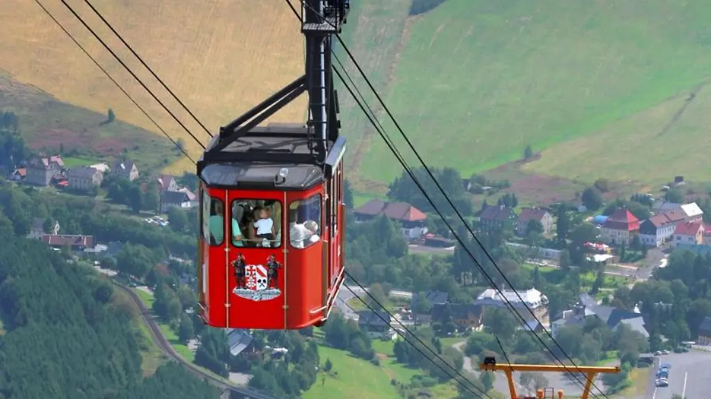 Die-Fichtelbergschwebebahn-in-Oberwiesenthal