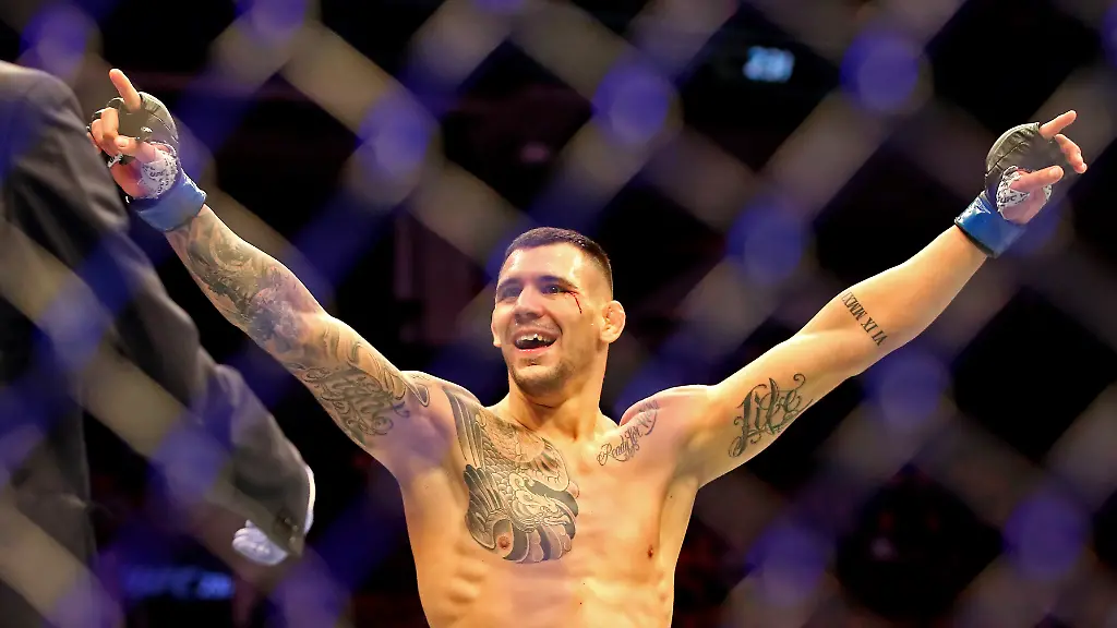2018-12-08T234006Z-229651976-NOCID-RTRMADP-3-MMA-UFC-231-CLARK-VA-RAKIC
