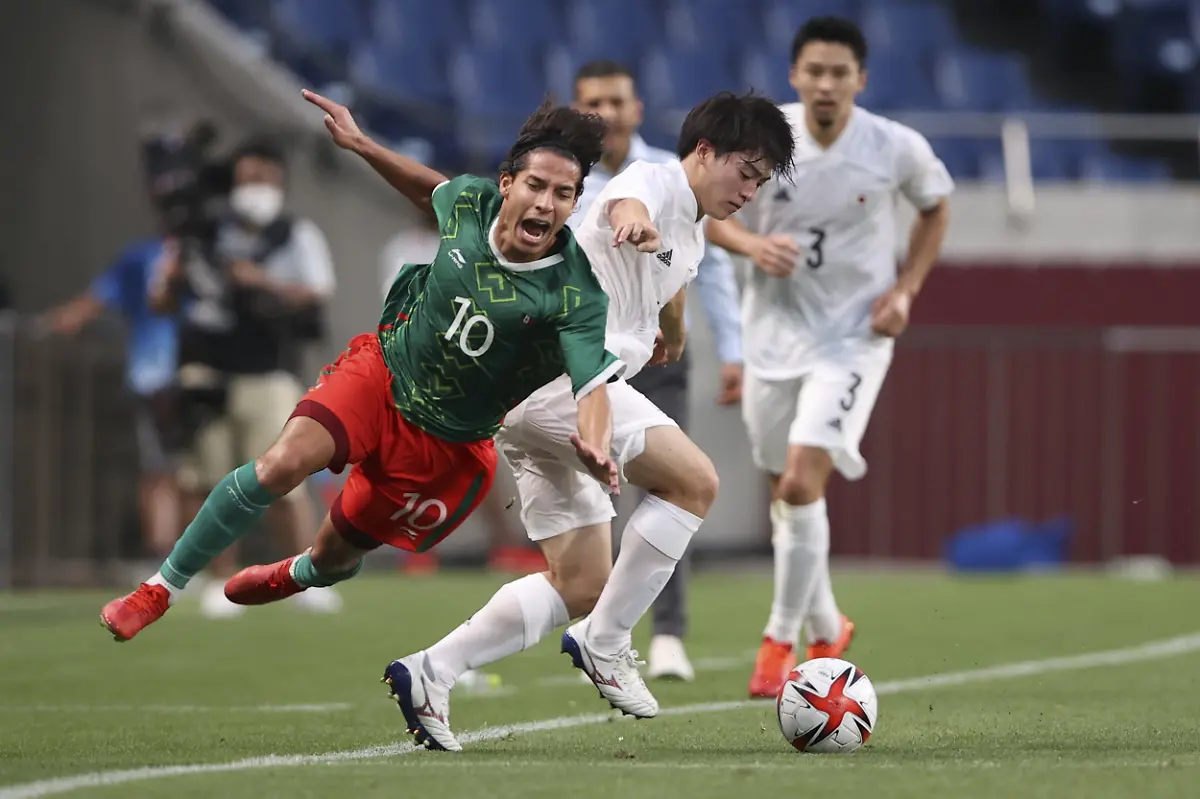 2021-08-06T093706Z-1099716559-SP1EH860QPQH8-RTRMADP-3-OLYMPICS-2020-FBL-M-TEAM11-FNL-000200