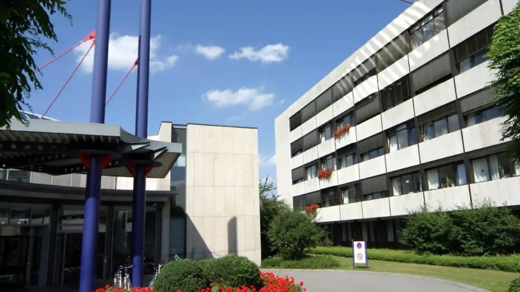 Aussenansicht-des-Herz-und-Diabeteszentrums-Nordrhein-Westfalen-in-Bad-Oeynhausen