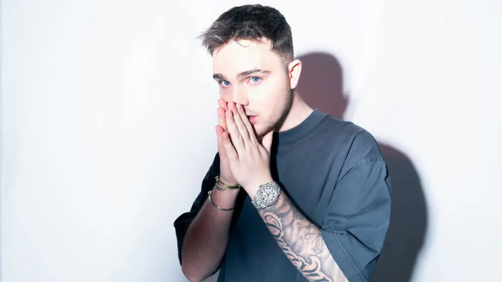 MikeSinger-Pressefoto-01-Credit-Mischa-Lorenz