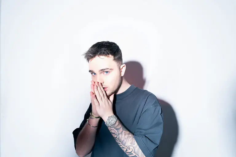 MikeSinger-Pressefoto-01-Credit-Mischa-Lorenz