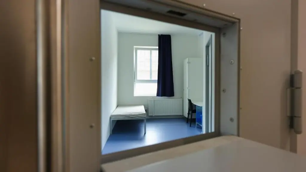 Blick-auf-in-eine-Zelle-der-neuen-Abschiebehaftanstalt-in-Glueckstadt
