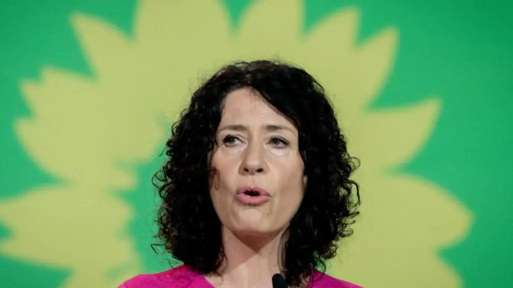 Bettina-Jarasch-Buendnis-90-Die-Gruenen-spricht