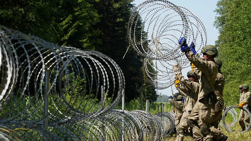 2021-08-04T143751Z-8183750-RC2EYO9KO2I1-RTRMADP-3-BELARUS-POLITICS-LITHUANIA-BORDER