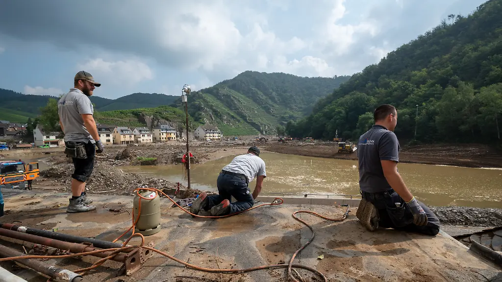 77d0b70e6ea567c4cc7499f48a862cab