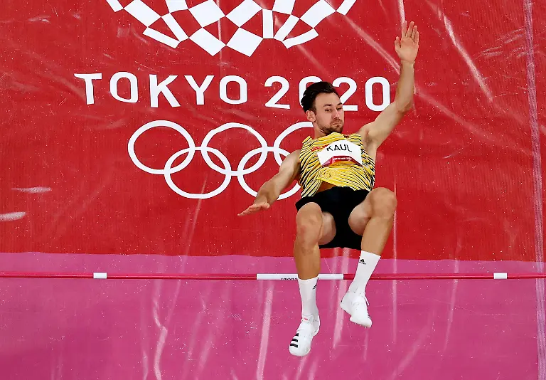 2021-08-04T100701Z-837797631-SP1EH840S3OMC-RTRMADP-3-OLYMPICS-2020-ATH-M-DECATH-HJ