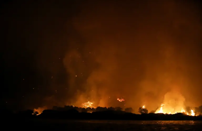 2021-08-02T203711Z-820581345-RC26XO9KDQ9W-RTRMADP-3-TURKEY-WILDFIRE-NIGHT