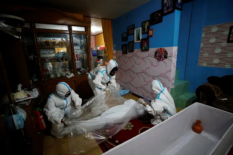 Drei-Geschwister-Mutter-Plastikplane