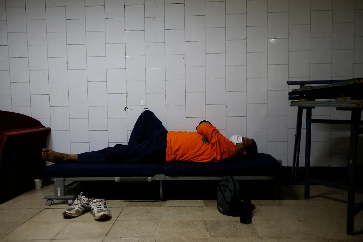 2021-07-15T230214Z-1439596697-RC2IIO907MF0-RTRMADP-3-HEALTH-CORONAVIRUS-INDONESIA-UNDERTAKERS