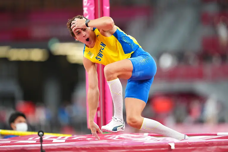 2021-08-03T131640Z-997947204-SP1EH8310VPCM-RTRMADP-3-OLYMPICS-2020-ATH-M-PLEVAULT-FNL