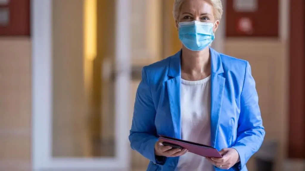 Manuela-Schwesig-SPD-Ministerpraesidentin-von-Mecklenburg-Vorpommern-schaut-in-die-Kamera