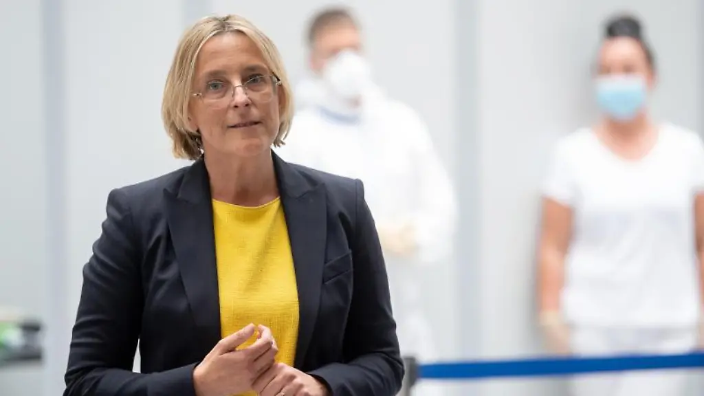 Arina-Freitag-Co-Chefin-der-Flughafen-Stuttgart-GmbH