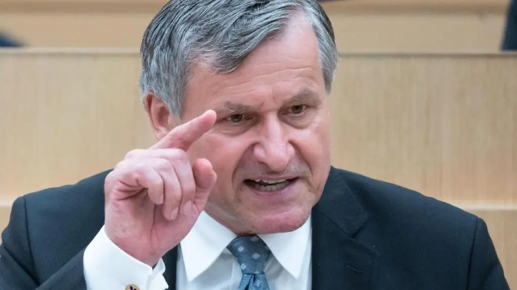 Hans-Ulrich-Ruelke-FDP-spricht