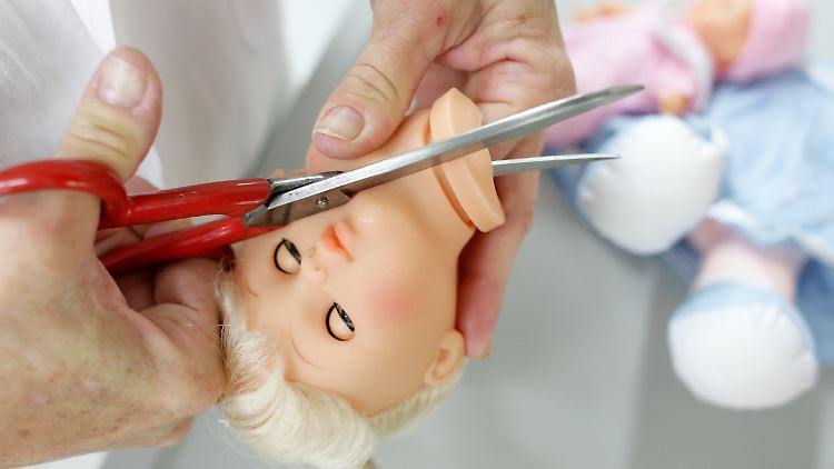 Untersuchung im Labor: Auch in Kinderspielzeug werden immer wieder gefährliche Umwelthormone entdeckt. 