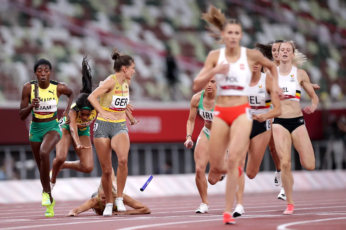 2021-07-31T124410Z-278671980-SP1EH7V0ZDJY9-RTRMADP-3-OLYMPICS-2020-ATH-X-4X400M-FNL