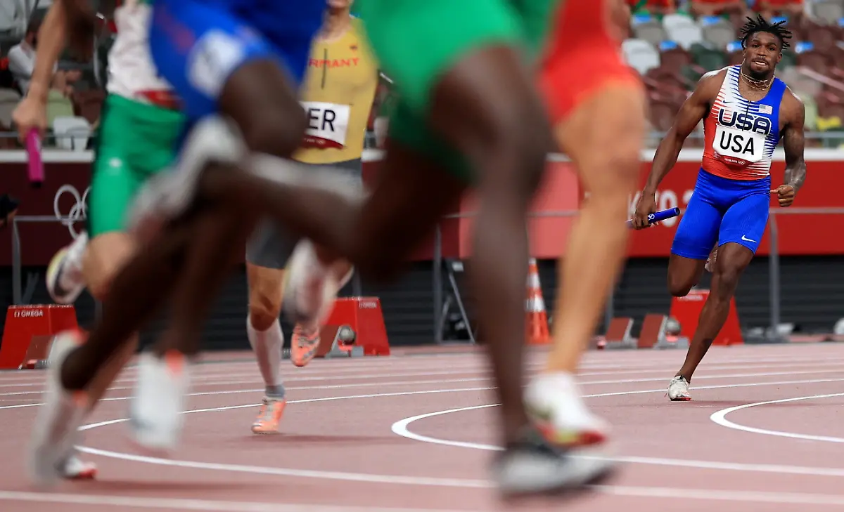 2021-07-30T145240Z-1811623554-SP1EH7U0W562X-RTRMADP-3-OLYMPICS-2020-ATH-X-4X400M-RND1