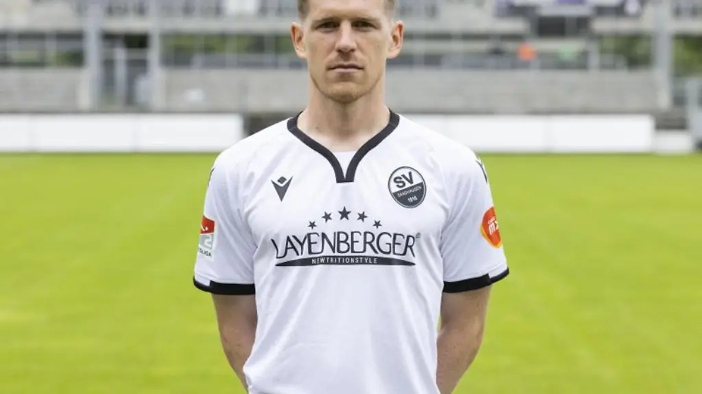 Denis-Linsmayer-defensiver-Mittelfeldspieler-aus-Deutschland