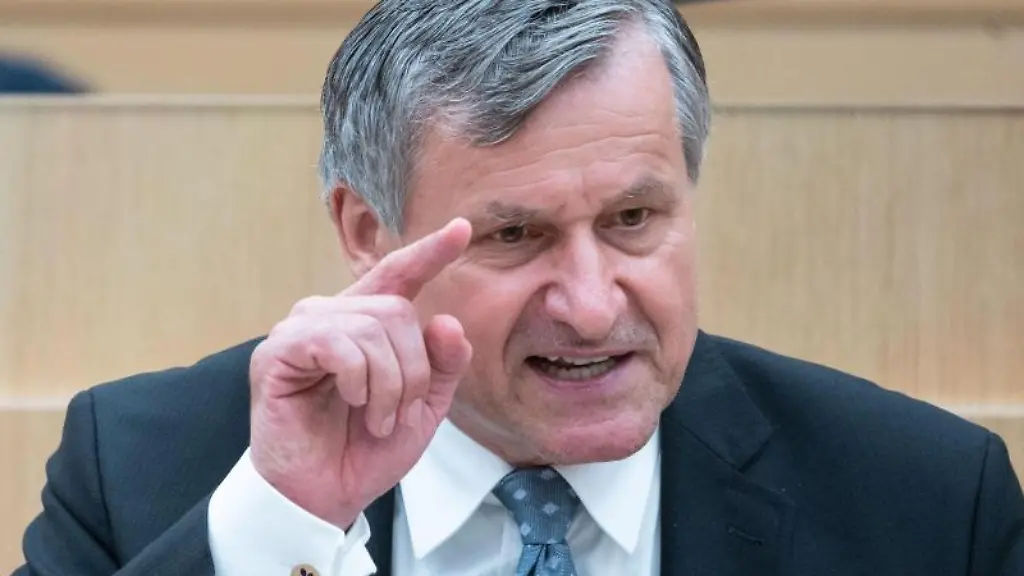 Hans-Ulrich-Ruelke-FDP-spricht-im-Landtag