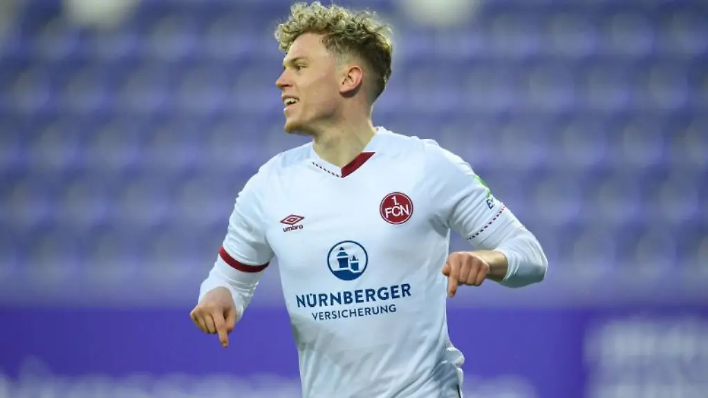 Nuernbergs-Robin-Hack-jubelt-nach-einem-Tor