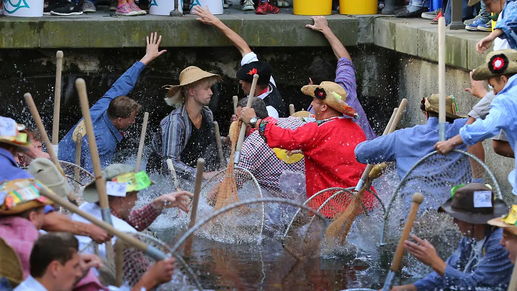 Der-Fischertagsverein-wollte-weiterhin-nur-Maenner-fischen-lassen-Das-Memminger-Landgericht-sieht-darin-einen-Verstoss-gegen-den-Vereinszweck