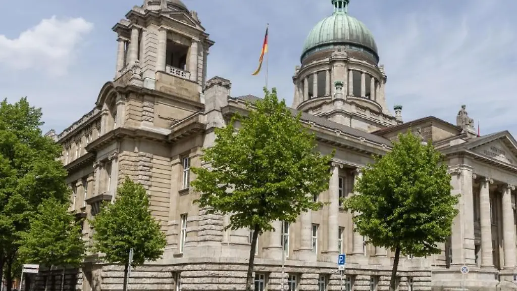 Blick-auf-das-Gebaeudes-des-Hanseatischen-Oberlandesgerichts