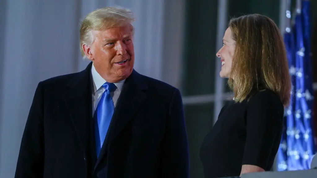 2020-10-27T020831Z-181349626-RC2QQJ93V7LC-RTRMADP-3-USA-COURT-BARRETT