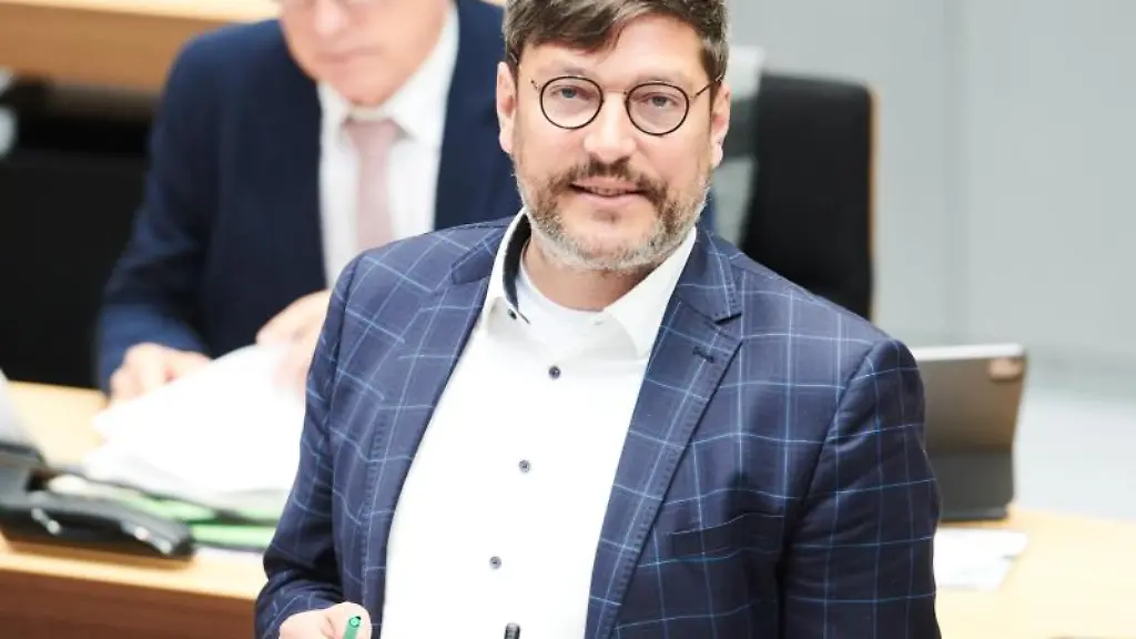 Berlins-Justizsenator-Dirk-Behrendt-Buendnis-90-Die-Gruenen-spricht