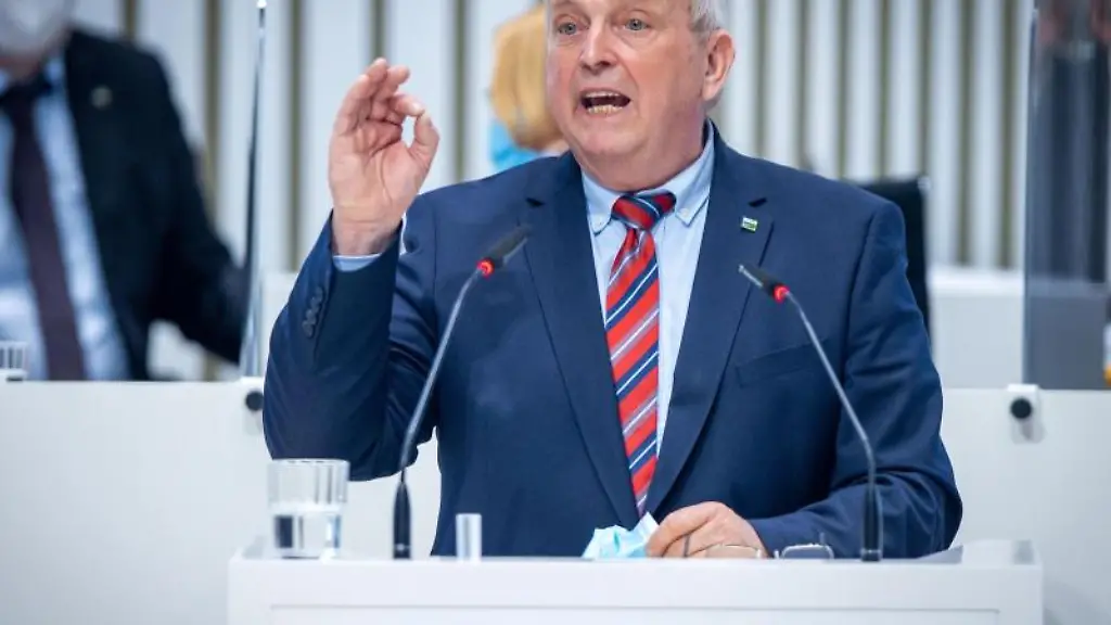 Till-Backhaus-SPD-der-Landwirtschaftsminister-von-Mecklenburg-Vorpommern-spricht