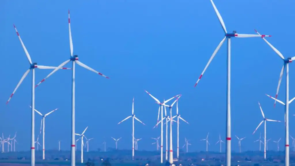 Windraeder-drehen-sich-in-einem-Windpark