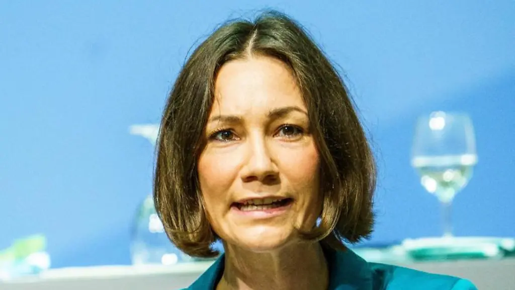 Klimaschutzministerin-Anne-Spiegel-Gruene-spricht-im-Landtag-von-Rheinland-Pfalz