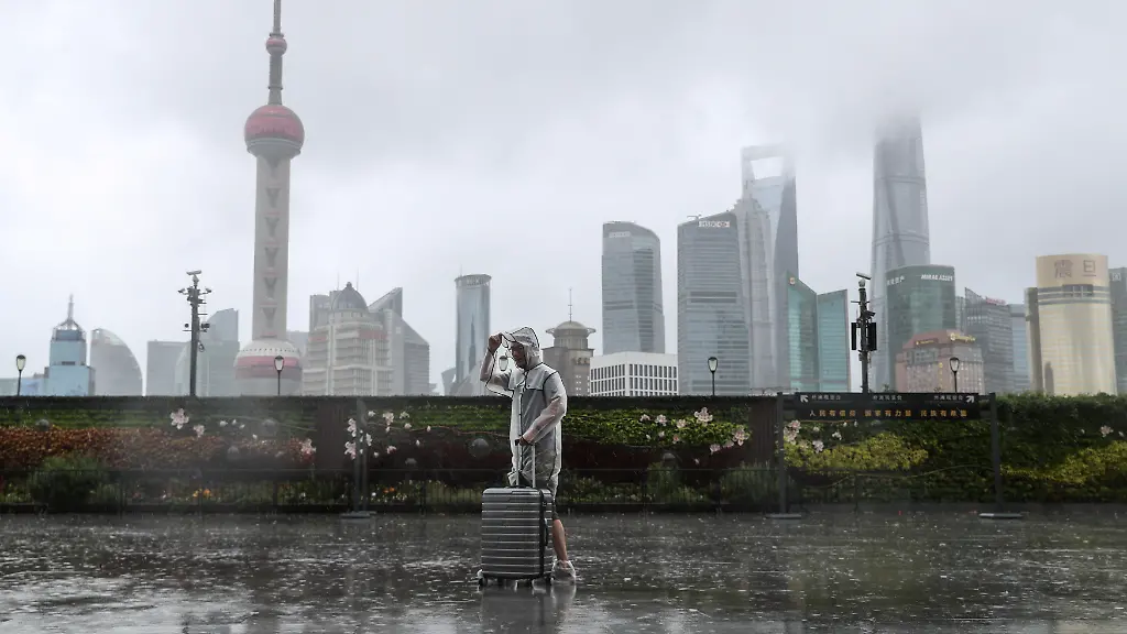 2021-07-25T065300Z-1477525066-RC2IRO9DPZMV-RTRMADP-3-CHINA-WEATHER-TYPHOON