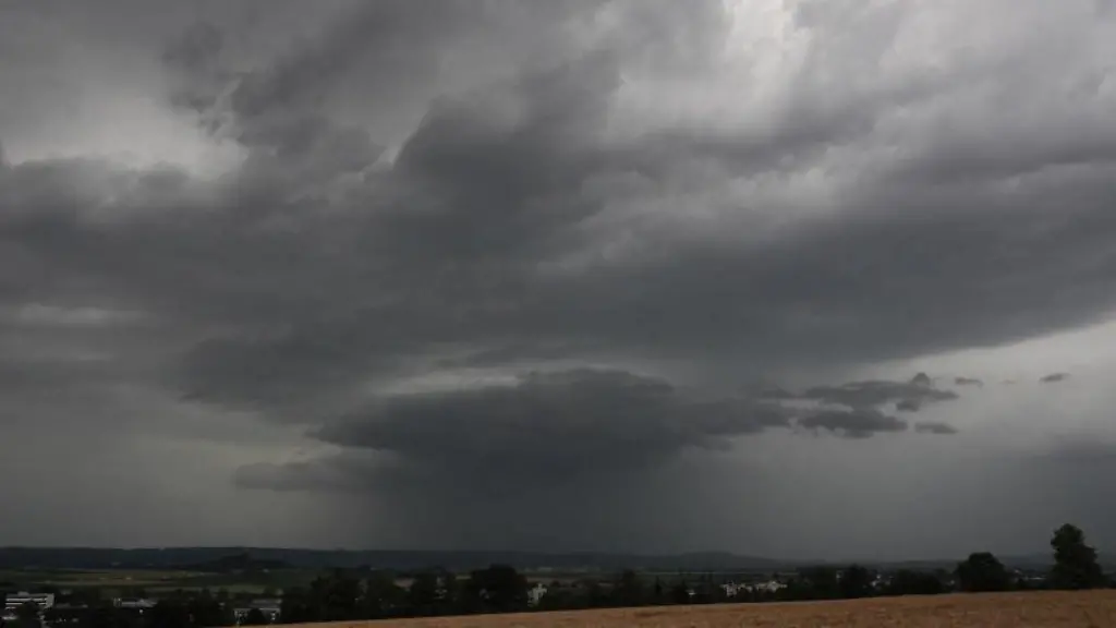 Ein-Gewitter-zieht-auf